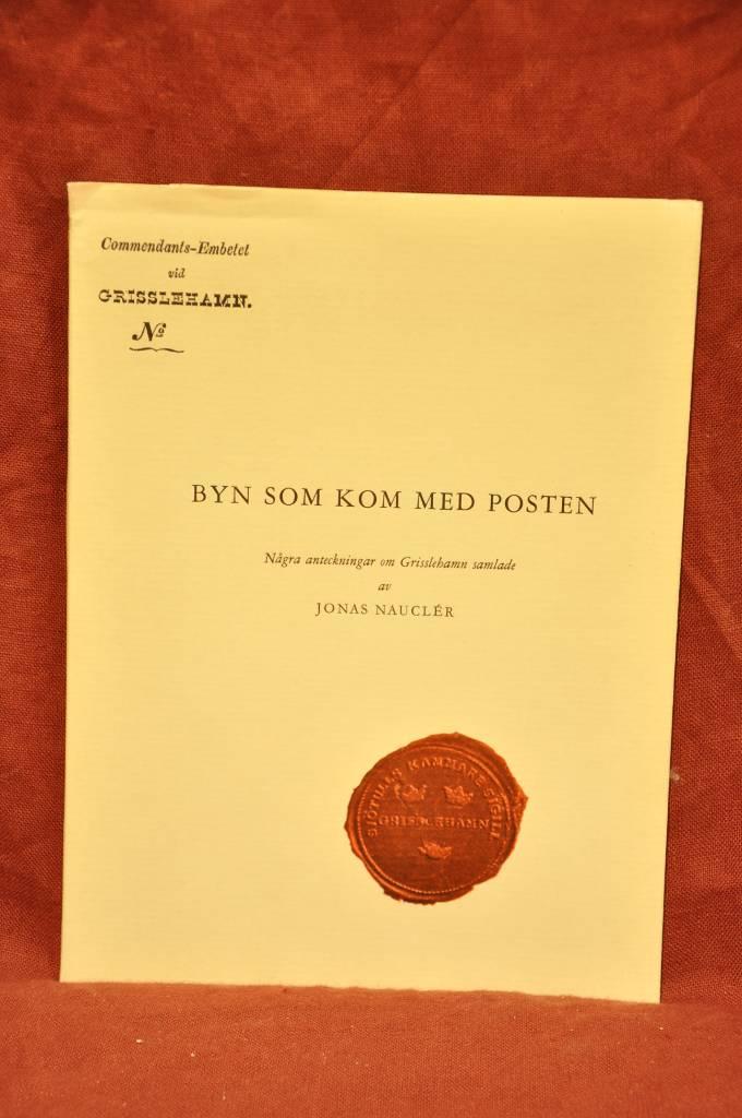 Omslag: Byn som kom med posten — Grisslehamn