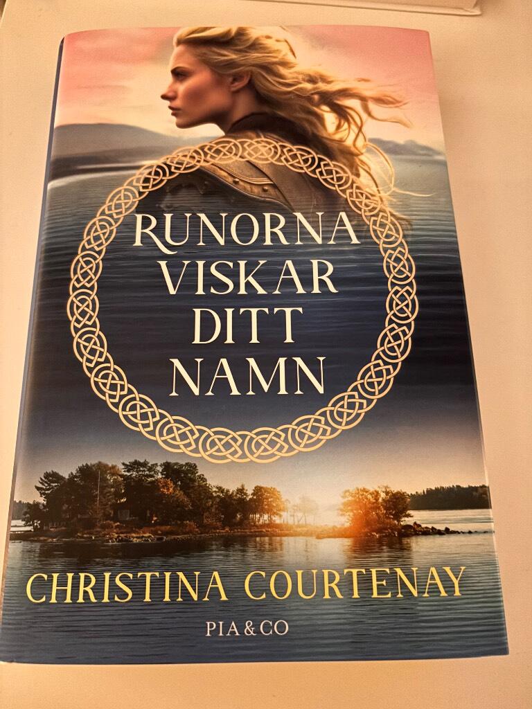 Runorna viskar ditt namn