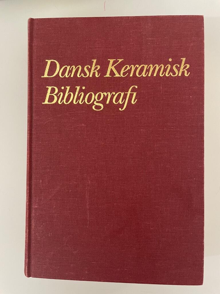 Dansk keramisk bibliografi : 1880-1997