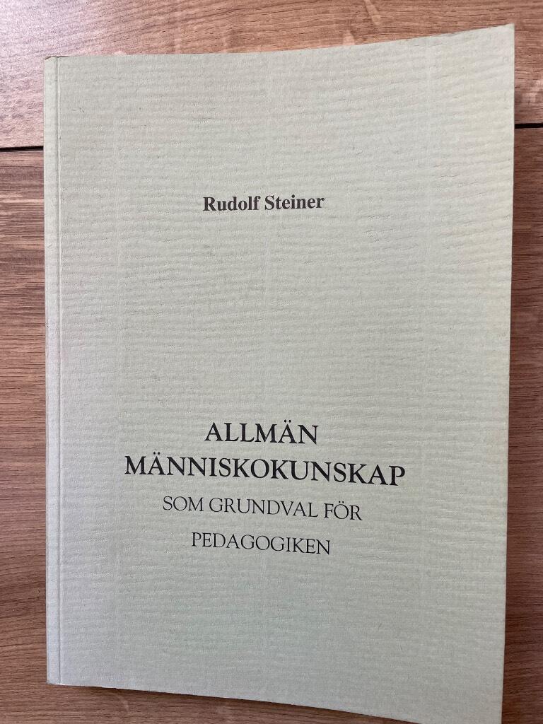 Allm&auml;n m&auml;nniskokunskap som grundval f&ouml;r pedagogiken - fjorton f&ouml;redrag h&aring;llna i Stuttgart 20 augusti-5 september 1919 med anledning av den f&ouml;rsta fria waldorfskolans grundande