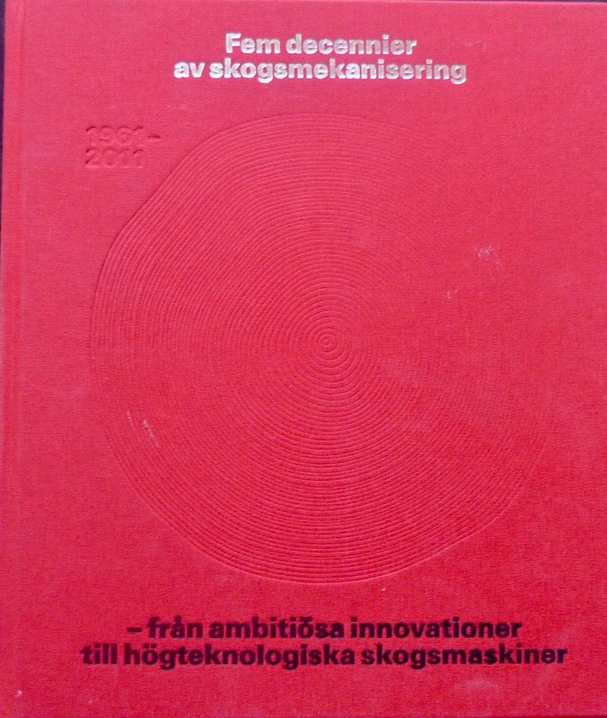 Fem decennier av skogsmekanisering : fr&aring;n ambiti&ouml;sa innovationer till h&ouml;gteknologiska skogsmaskiner : [1961-2011]
