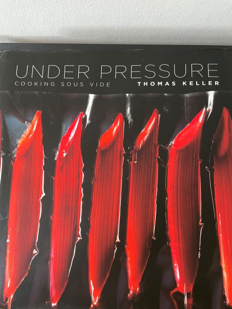 Under pressure : cooking sous vide