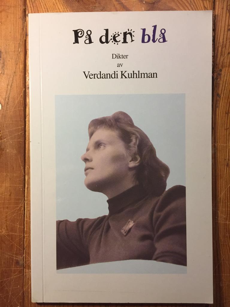 P&aring; den bl&aring; : dikter