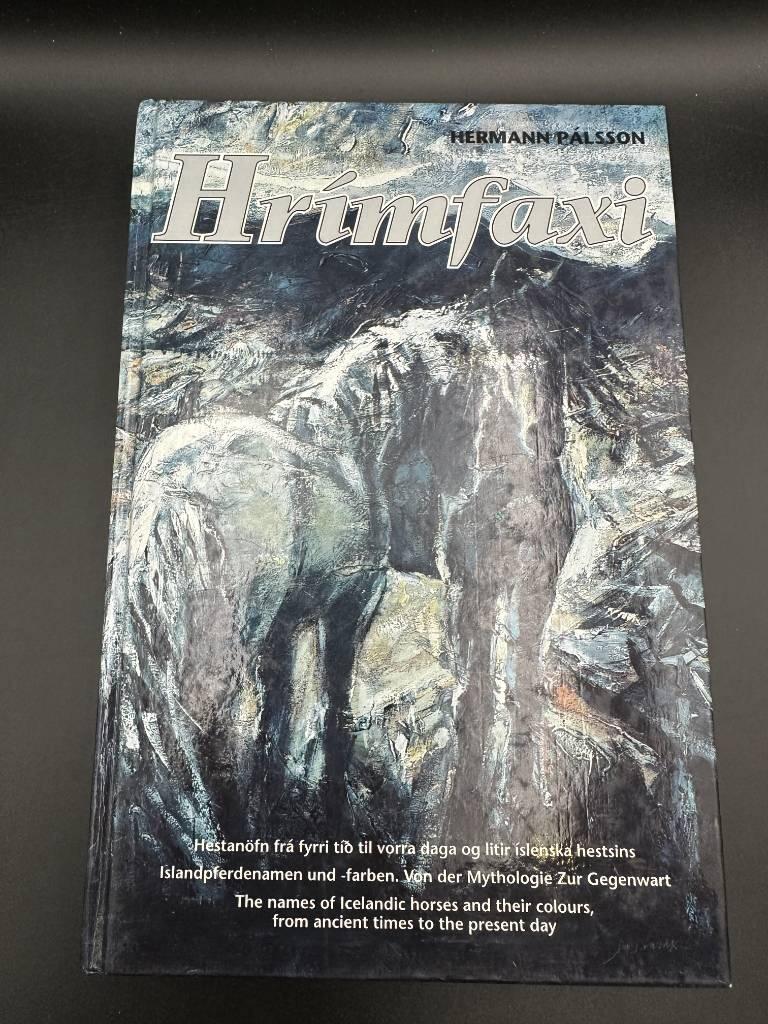 Hr&iacute;mfaxi : hestan&ouml;fn fr&aacute; fyrri t&iacute;&eth; til vorra daga og litir &iacute;slenska hestsins = Islandpferdenamen und -farben : von der Mythologie zur Gegenwart = The names of Icelandic horses and their colours, from ancient time to the present day