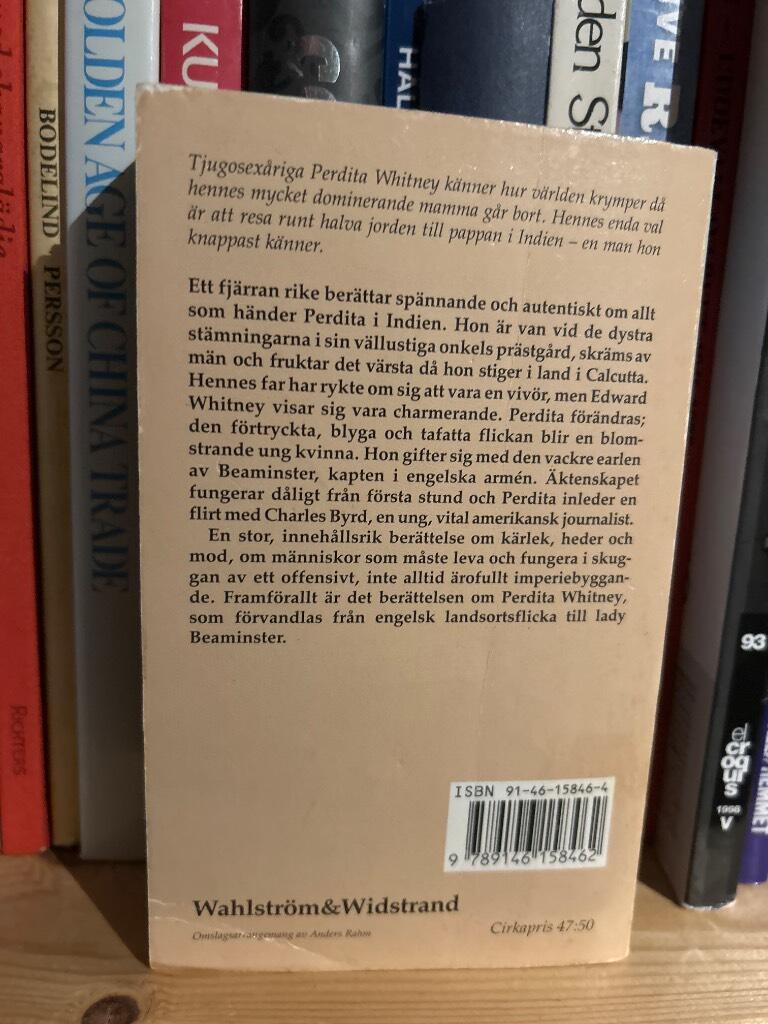 Ett fj&auml;rran rike : [roman]