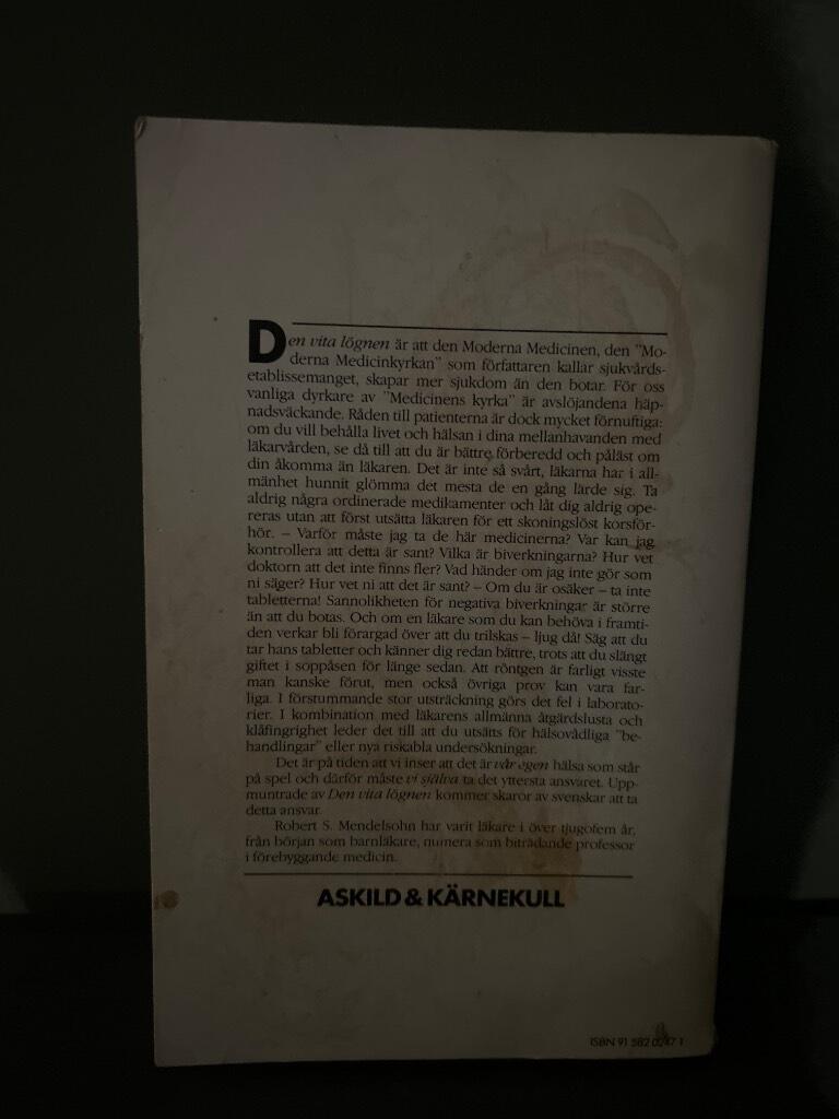Den vita l&ouml;gnen : hur man ifr&aring;gas&auml;tter l&auml;karna och tar ansvar f&ouml;r sin h&auml;lsa : [bek&auml;nnelser av en k&auml;ttersk medicinare]