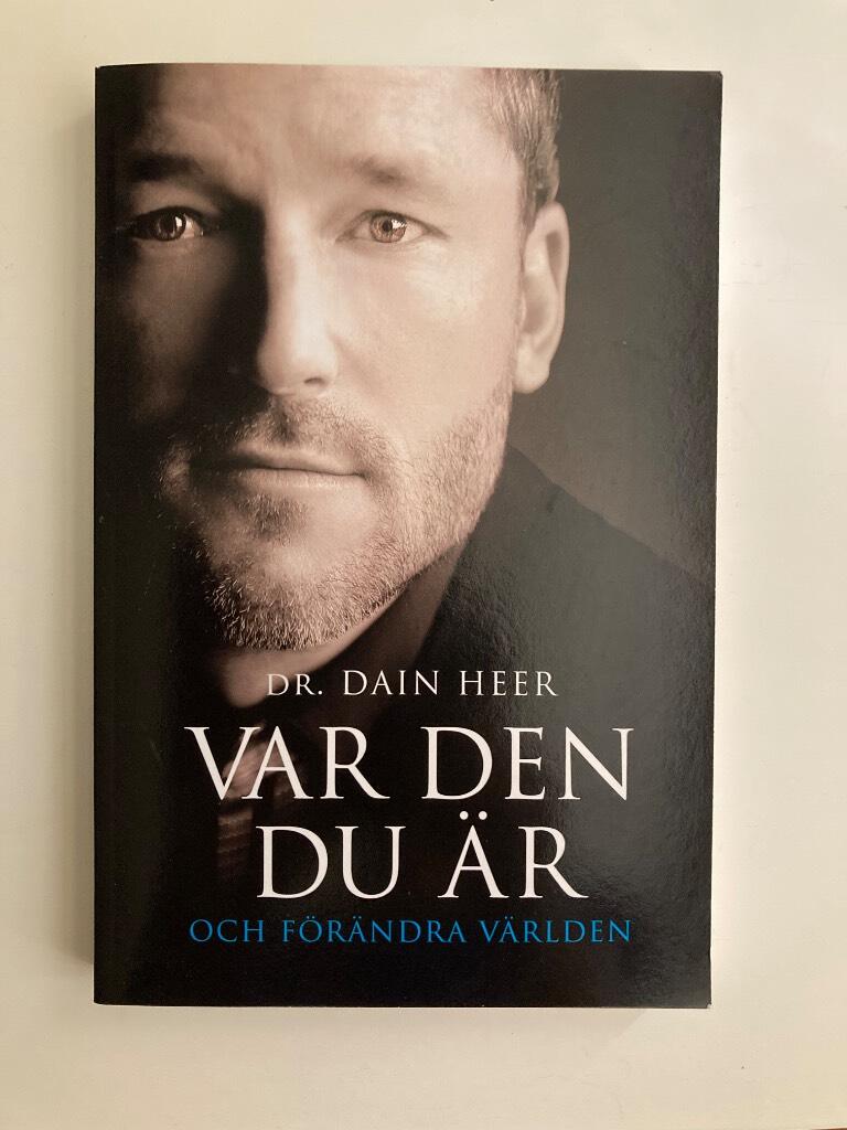 VAR DEN DU ÄR OCH FÖRÄNDRA VÄRLDEN Being You Swedish