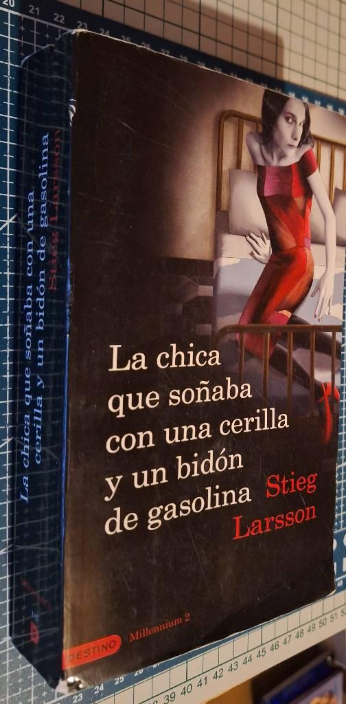 La chica que so&ntilde;aba con una cerilla y un bid&oacute;n de gasolina