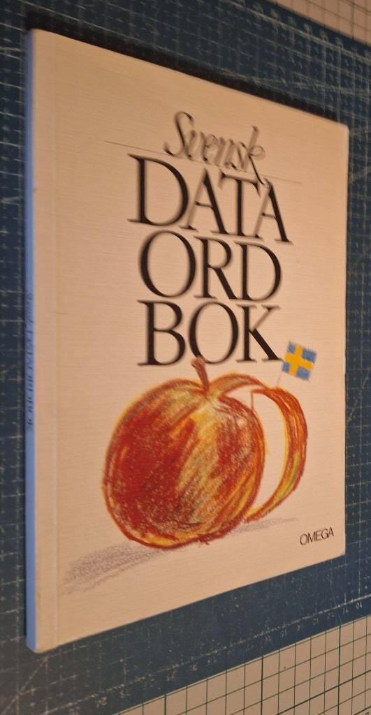 Svensk dataordbok : förklarar termer och sammanhang inom dataområdet