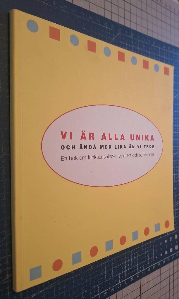 Vi &auml;r alla unika och &auml;nd&aring; mer lika &auml;n vi tror : en bok om funktionshinder, etnicitet och bem&ouml;tande
