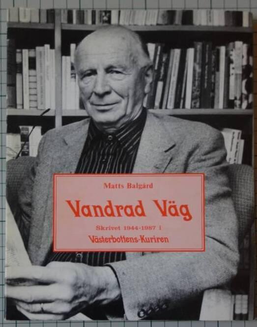 Vandrad v&auml;g - skrivet 1944-1987 i V&auml;sterbottens-kuriren : ett urval samlat till 80-&aring;rsdagen 2 maj 1988