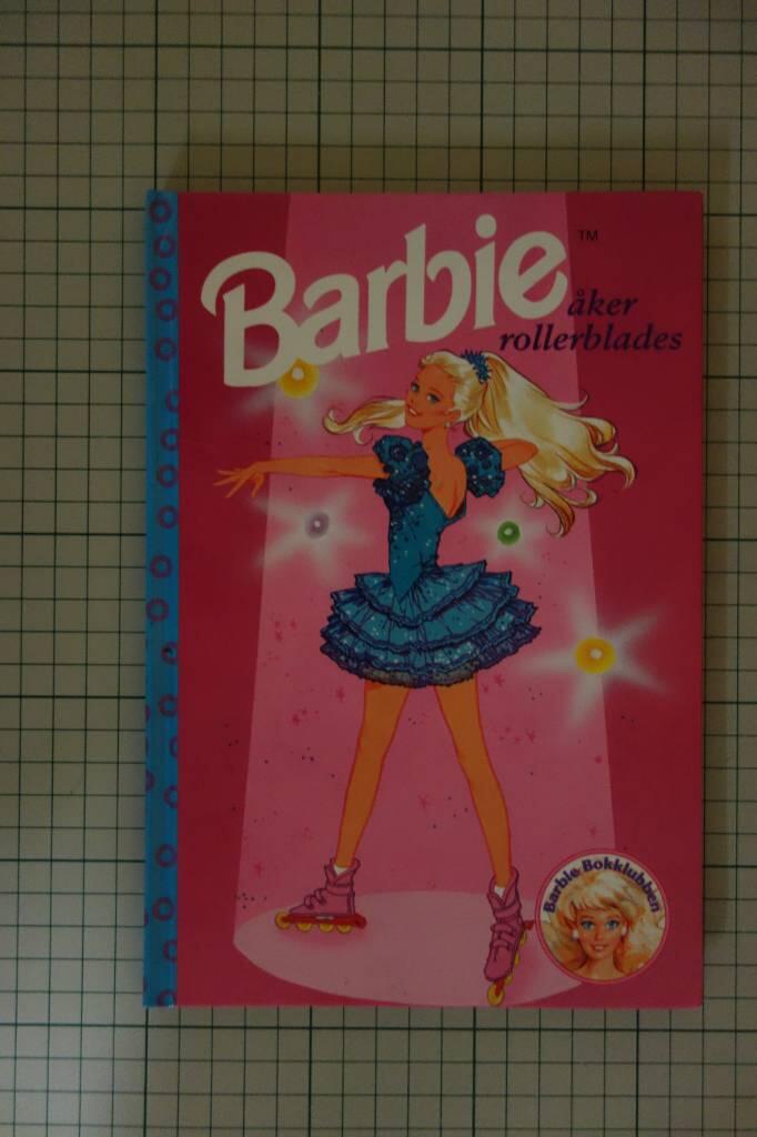 Barbie &aring;ker rollerblades