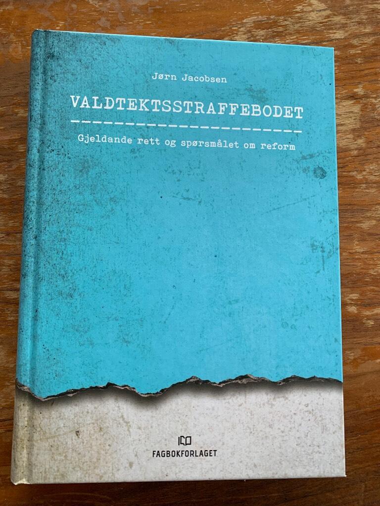 Valdtektsstraffebodet - gjeldande rett og sp&oslash;rsm&aring;let om reform