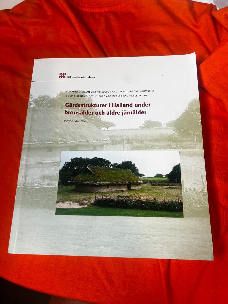 G&aring;rdsstrukturer i Halland under brons&aring;lder och &auml;ldre j&auml;rn&aring;lder
