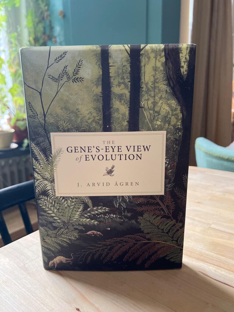 The gene's-eye view of evolution