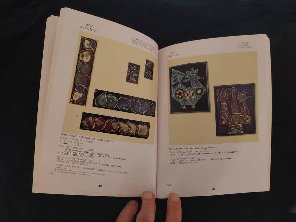 Arabia : taideteollisuusosaston esineet - riisiesineet = artiklar fr&aring;n konstindustriavdelningen - risartiklar = articles from the Applied Art Department - pieces in ricetechnique