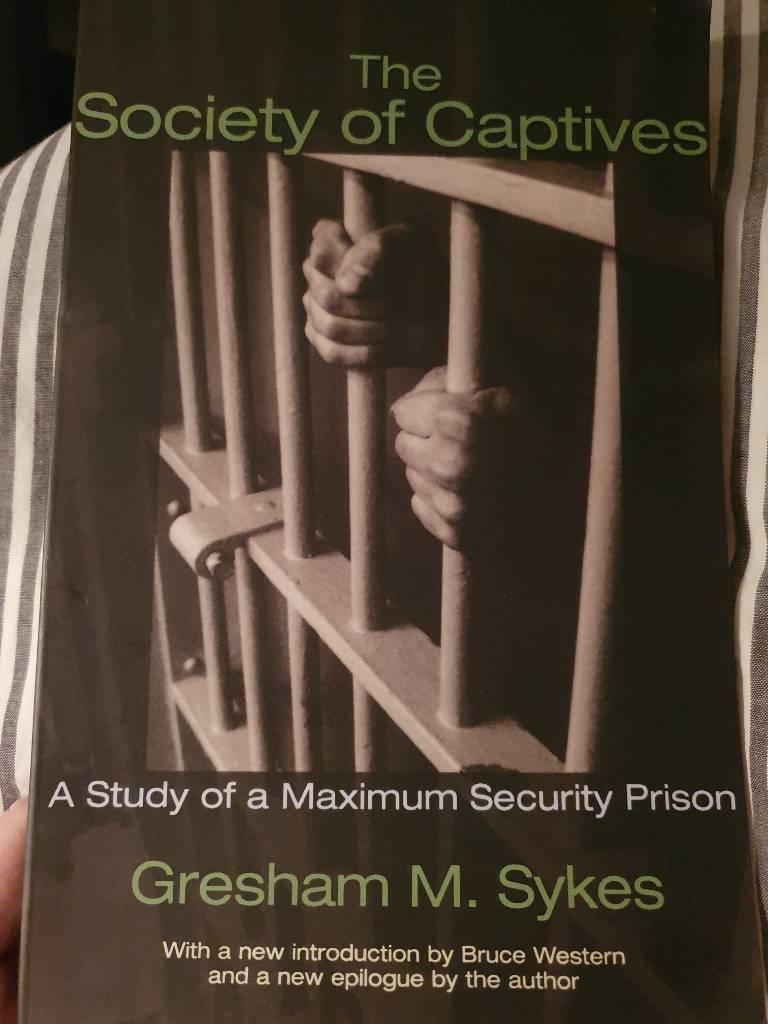 The society of captives - a study of a maximum security prison