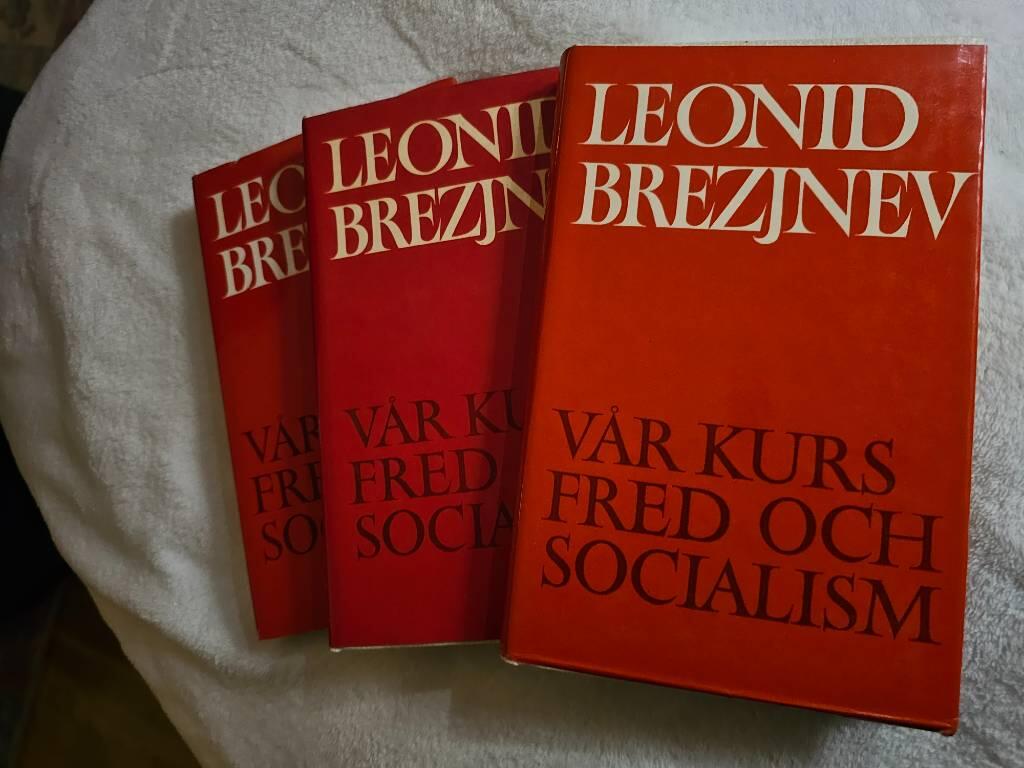 V&aring;r kurs - fred och socialism : tal och artiklar