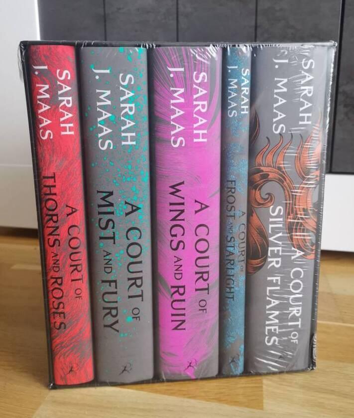 A Court of Thorns and Roses Hardcover Box Set
