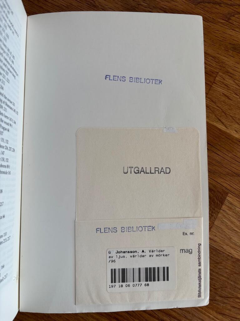 V&auml;rldar av ljus, v&auml;rldar av m&ouml;rker : fantasy & skr&auml;cklitteratur
