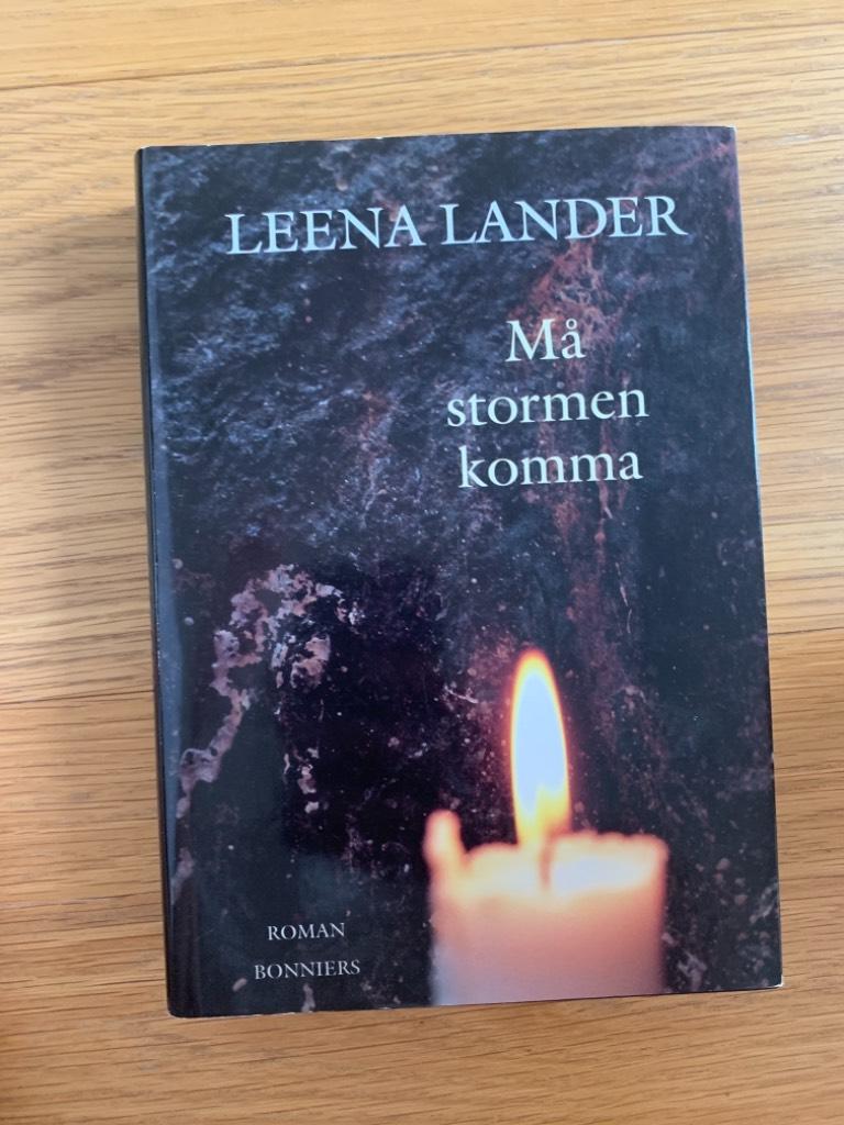 M&aring; stormen komma : roman