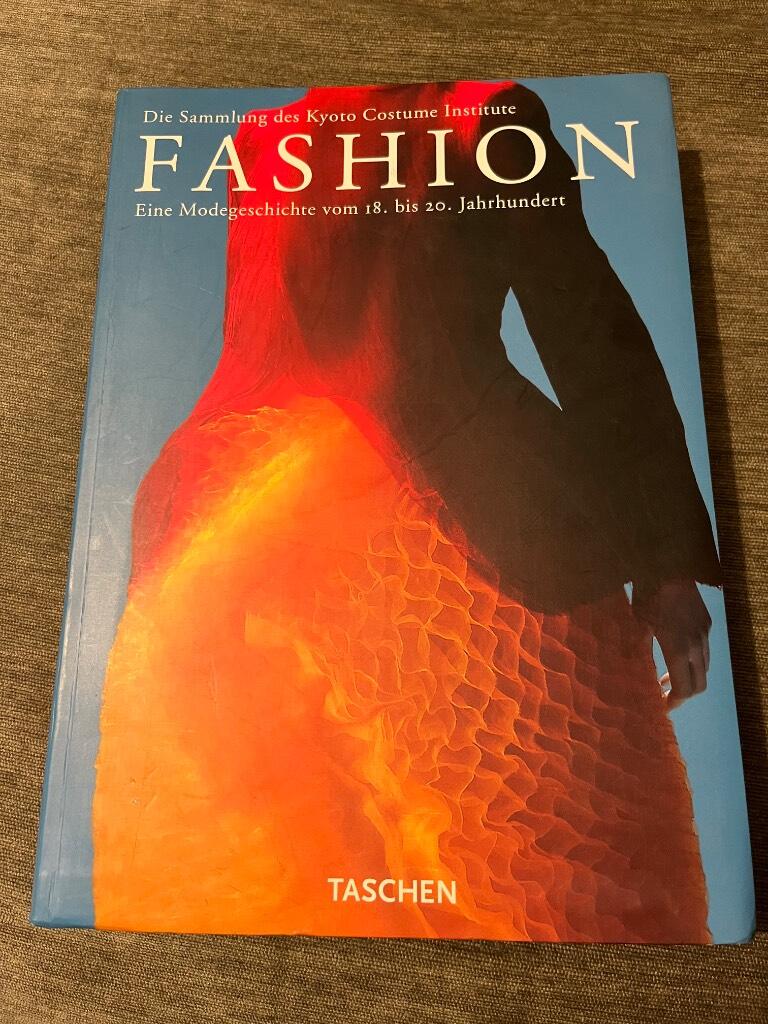Fashion - die Sammlung des Kyoto costume institute : eine Modegeschichte vom 18. bis 20. Jahrhundert