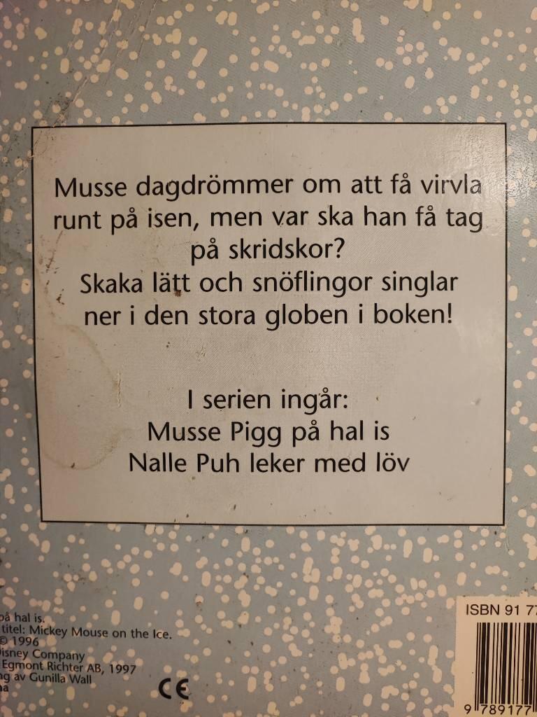 Musse Pigg p&aring; hal is , med glob med sn&ouml;skak