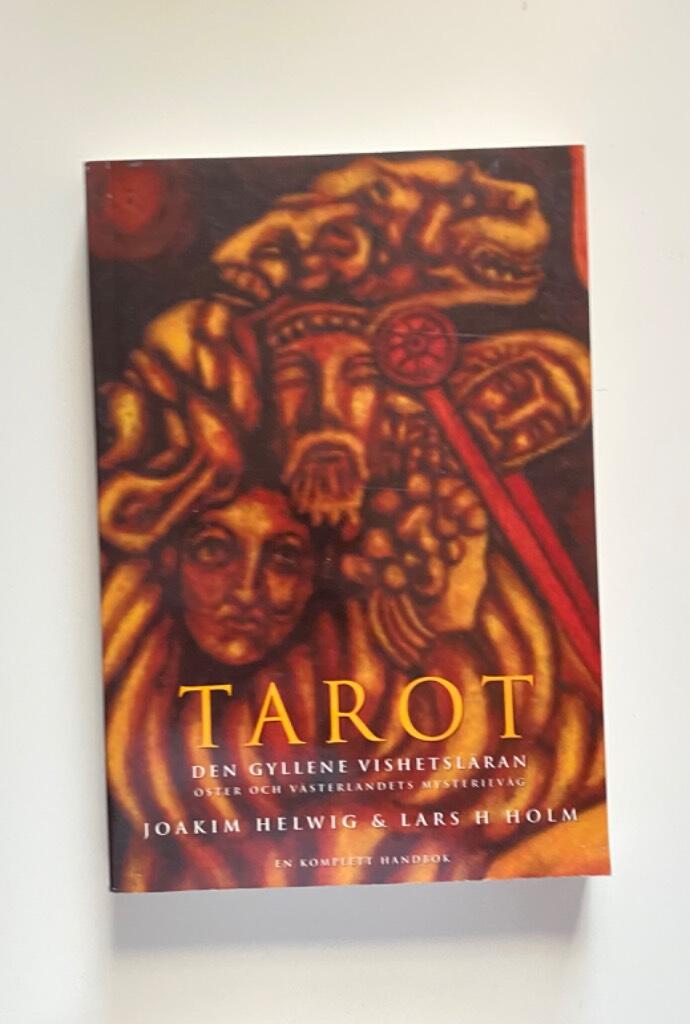 Tarot : den gyllene vishetsl&auml;ran : &ouml;ster- och v&auml;sterlandets mysteriev&auml;g
