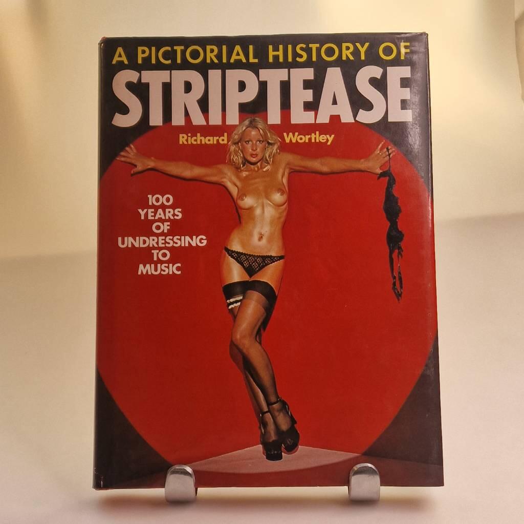 A pictorial history of striptease - 100 years of undressing to music