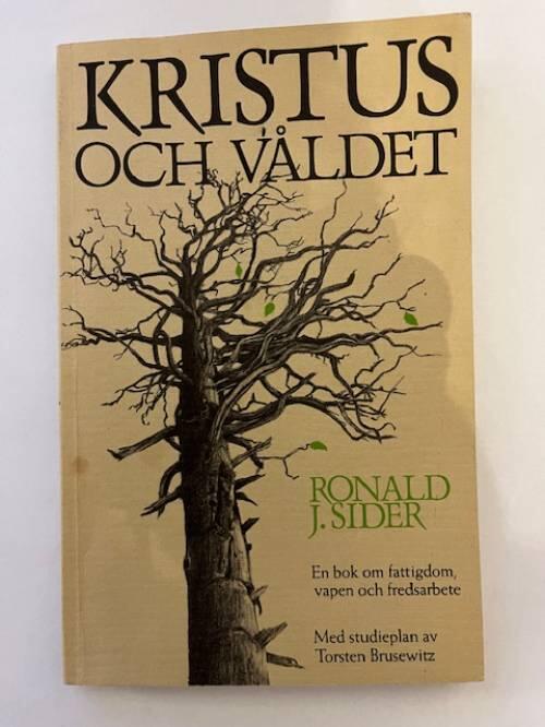 Kristus och v&aring;ldet : en bok om fattigdom, vapen och fredsarbete