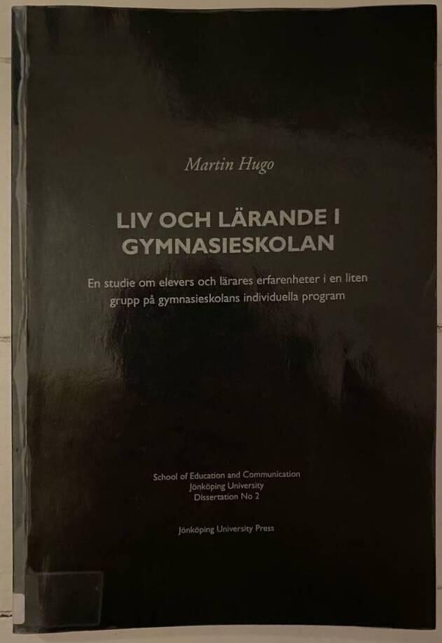 Liv och l&auml;rande i gymnasieskolan [Elektronisk resurs] : En studie om elevers och l&auml;rares erfarenheter i en liten grupp p&aring; gymnasieskolans individuella program