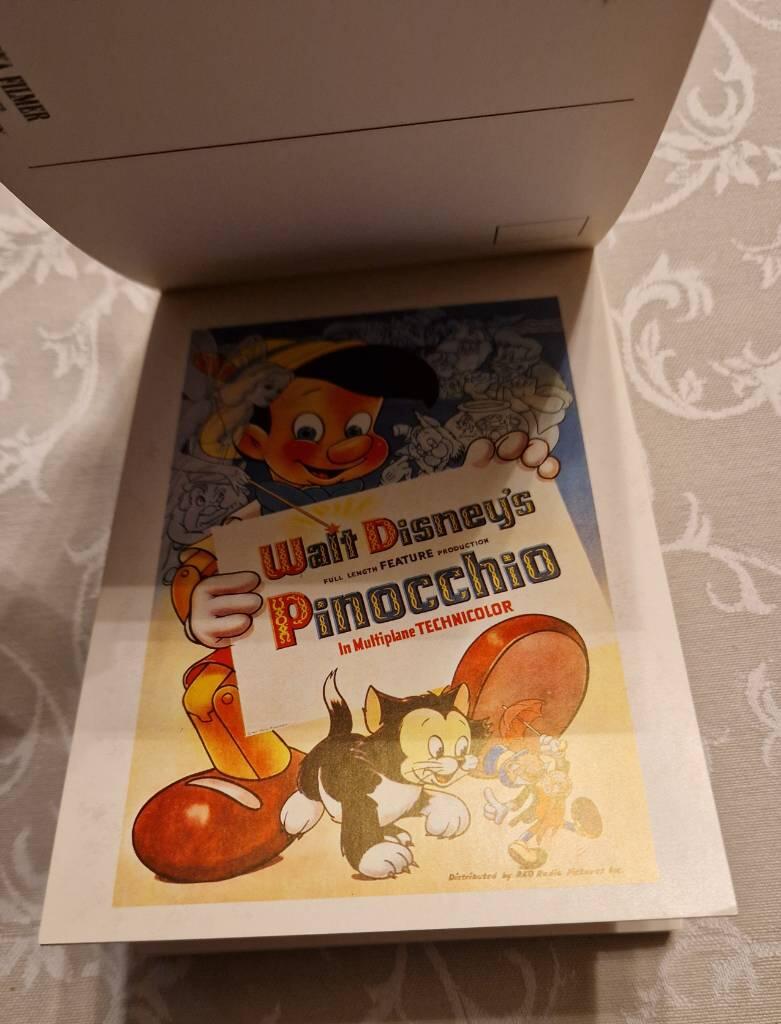 Klassiska filmer : en vykortsbok : [30 magiska filmaffischer fr&aring;n Disney's tecknade filmer]