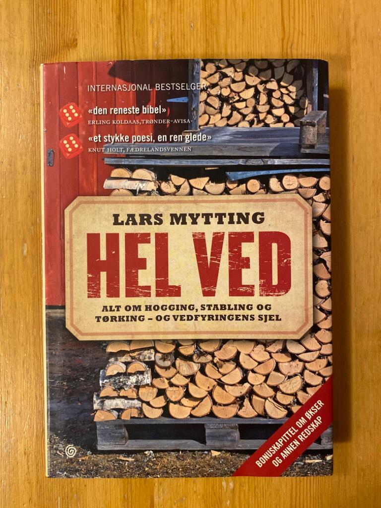 Hel ved : alt om hogging, stabling og tørking - og vedfyringens sjel