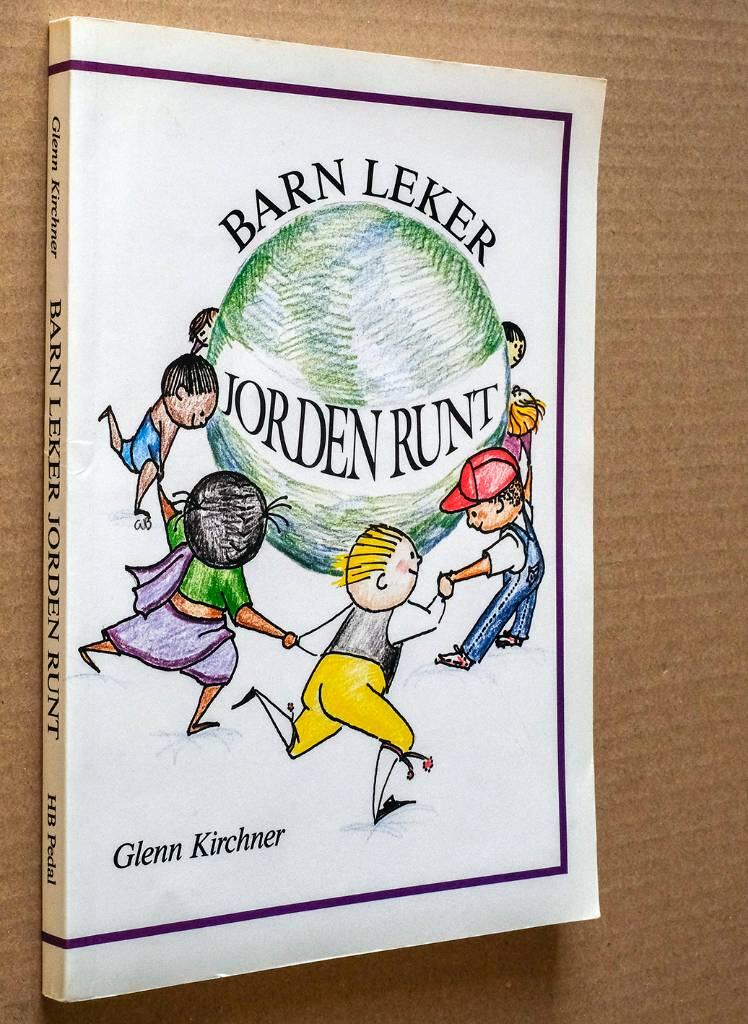 Barn leker jorden runt