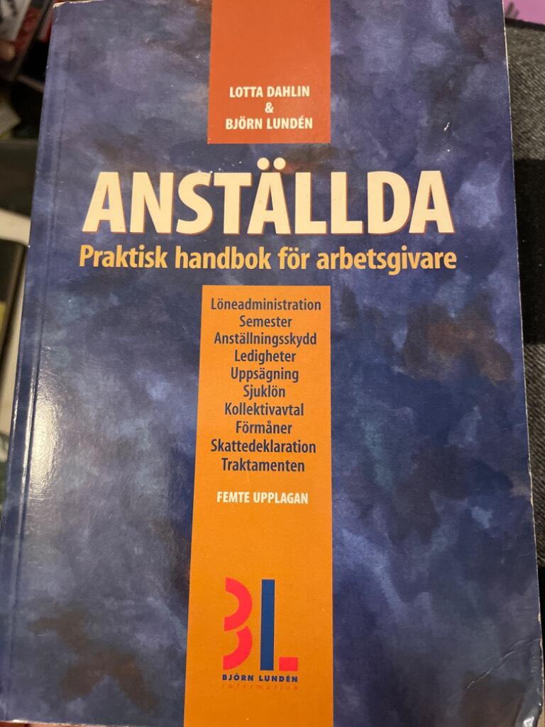 Anst&auml;llda - praktisk handbok f&ouml;r arbetsgivare : [l&ouml;neadministration, semester, anst&auml;llningsskydd, ledigheter, st&ouml;d & bidrag ...]