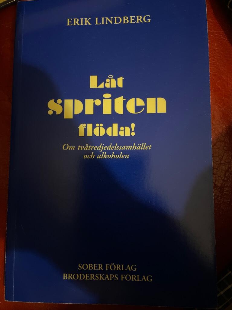 L&aring;t spriten fl&ouml;da! : om tv&aring;tredjedelssamh&auml;llet och alkoholen
