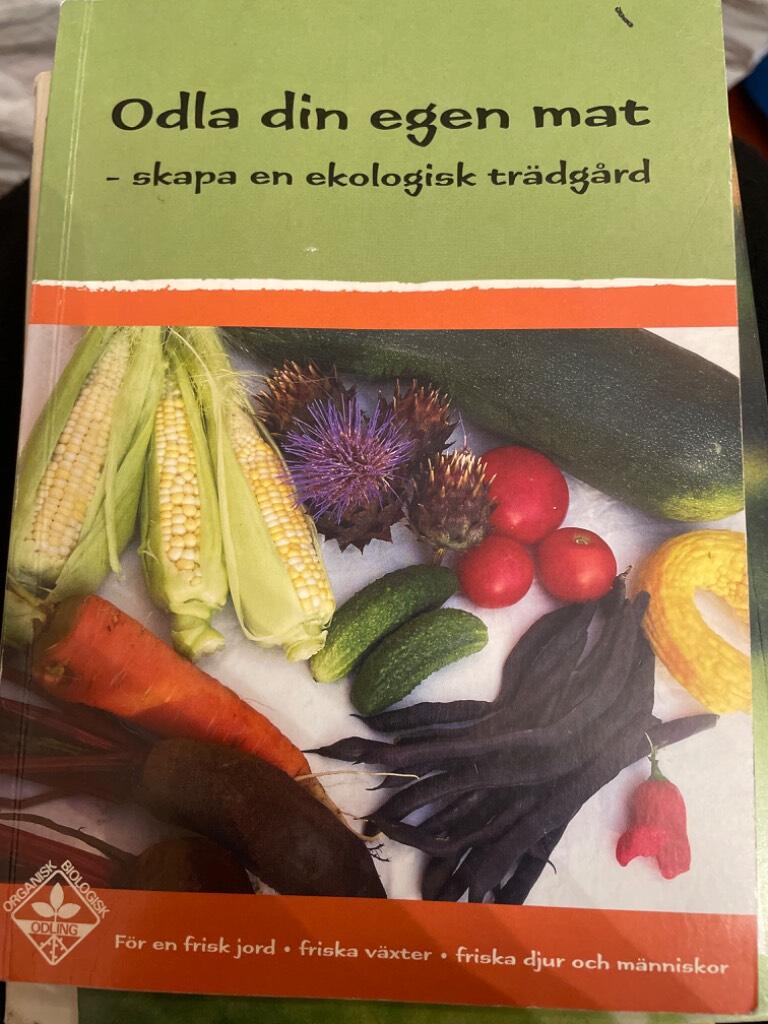 Odla din egen mat : skapa en ekologisk tr&auml;dg&aring;rd