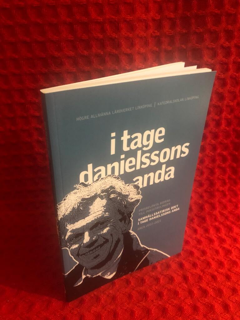 I Tage Danielssons anda - prisbelönta bidrag till poesitävlingen "Samhällssatirisk dikt i Tage Danielssons anda" : åren 2012-2021