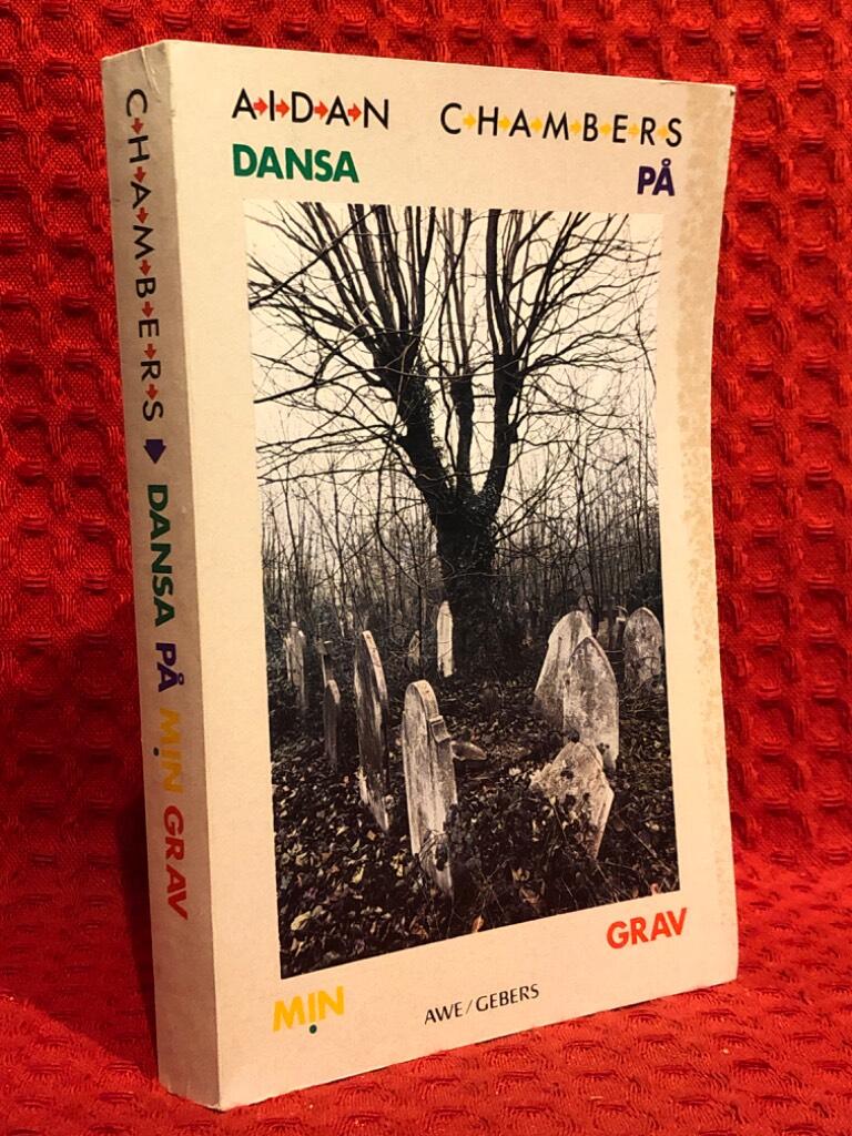 Dansa p&aring; min grav : ett liv och en d&ouml;d i fyra delar