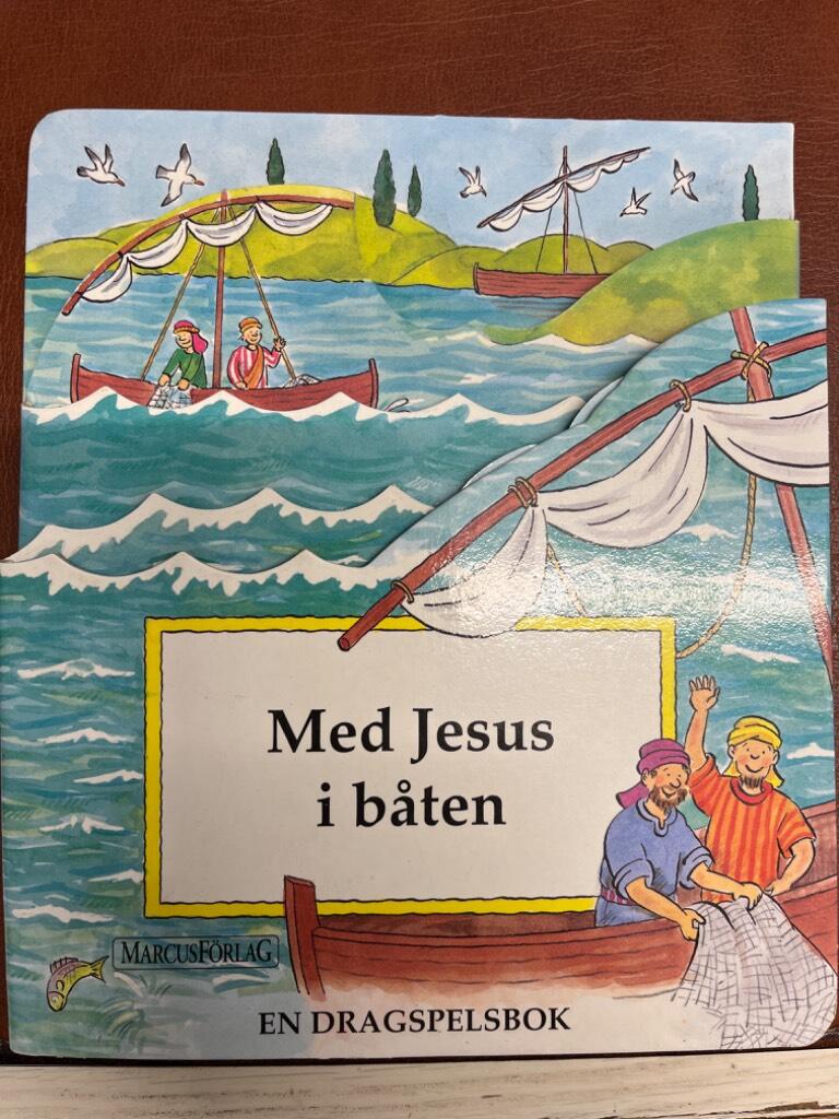 Med Jesus i b&aring;ten : en dragspelsbok