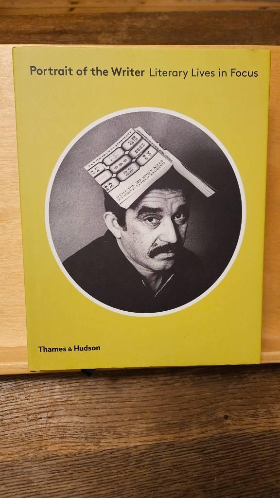 Portrait of the writer : literary lives in focus