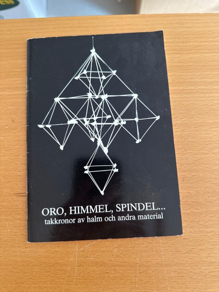 Oro, himmel, spindel- : takkronor av halm och andra material