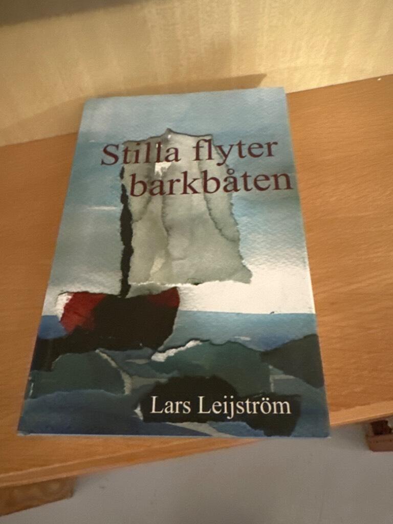 Stilla flyter barkb&aring;ten