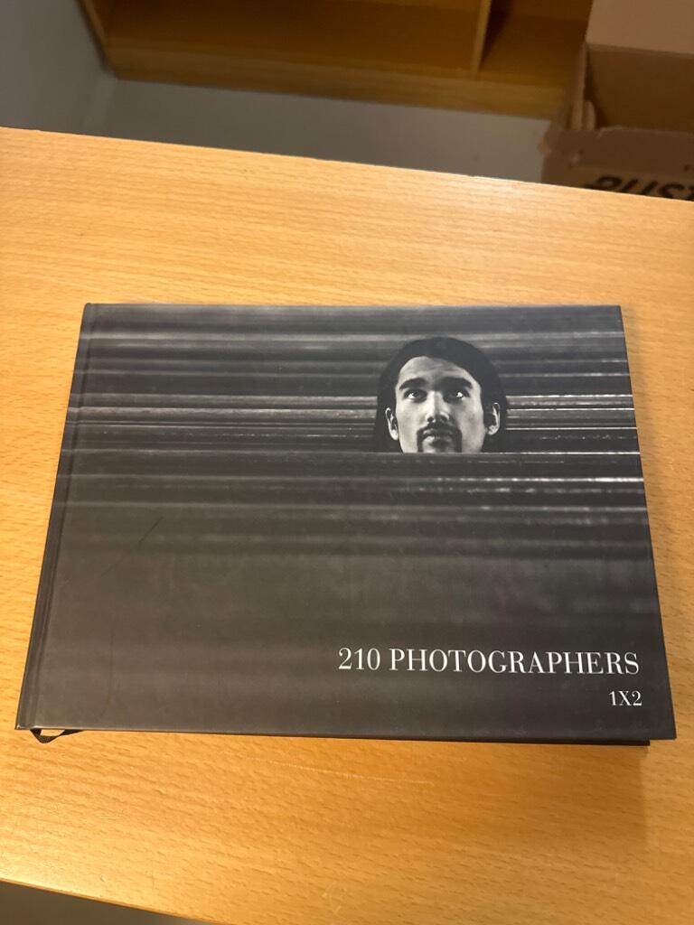 210 photographers - 1X2