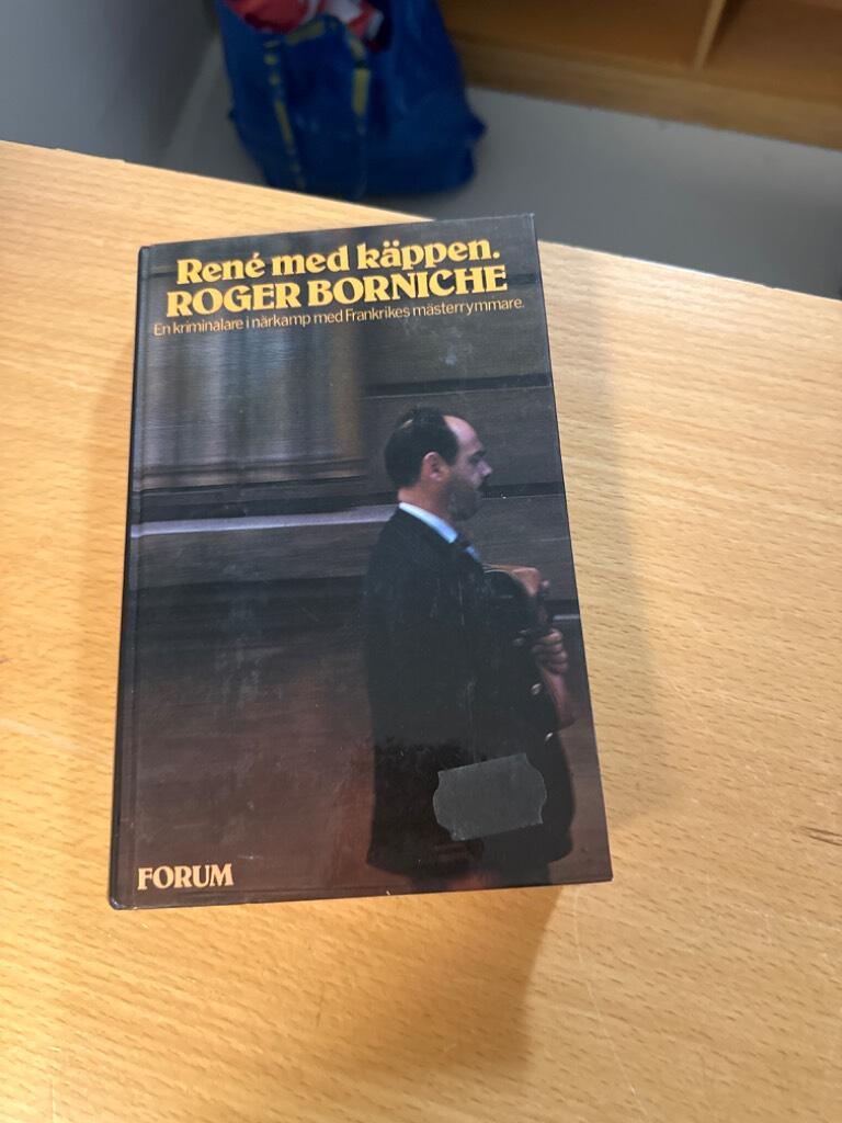 Ren&eacute; med k&auml;ppen : det fantastiska schackpartiet mellan ett f&ouml;rbrytargeni och en kriminalare med fantasi