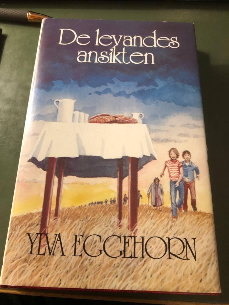 De levandes ansikten