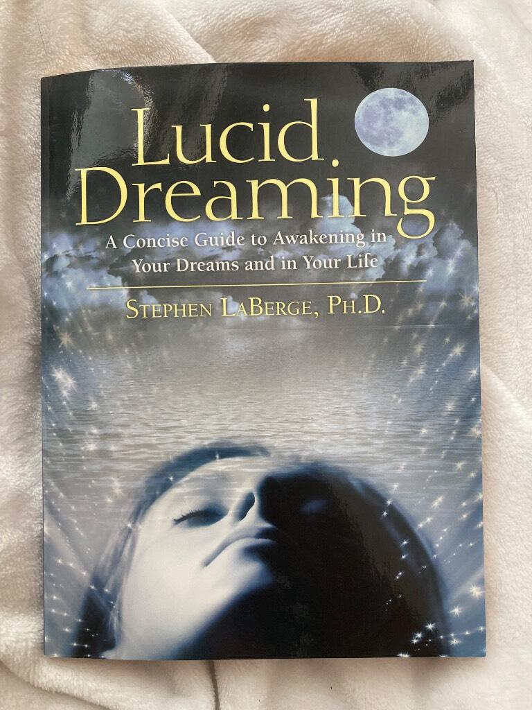 Lucid dreaming - a concise guide to awakening in your dreams and in your li