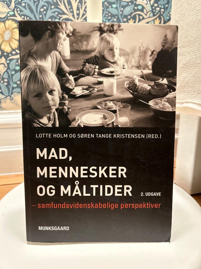 Mad, mennesker og m&aring;ltider - [samfundsvidenskabelige perspektiver]