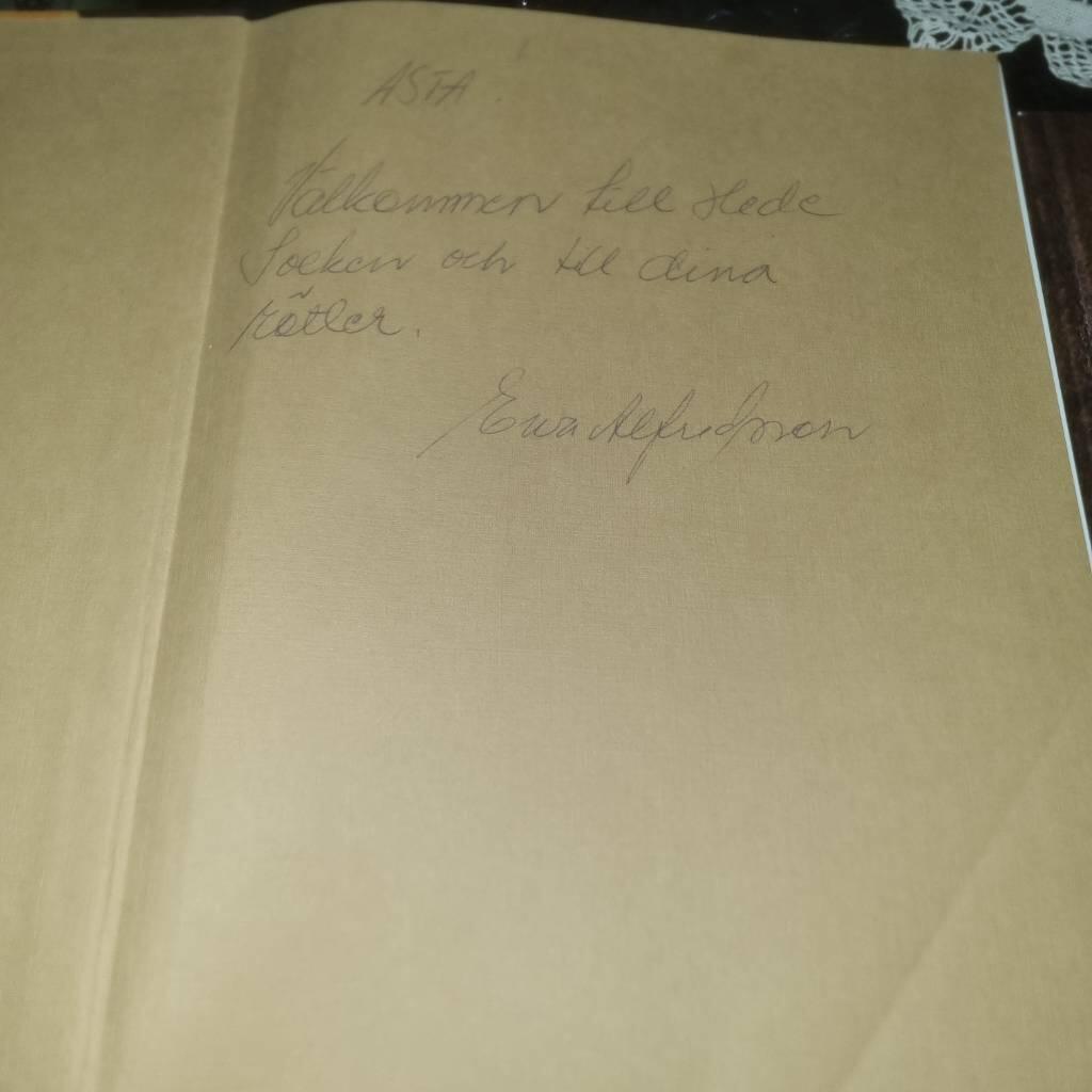 Fr&aring;n Sand&aring;ker till Stensryr - Hede socken : en bygd i f&ouml;rvandling