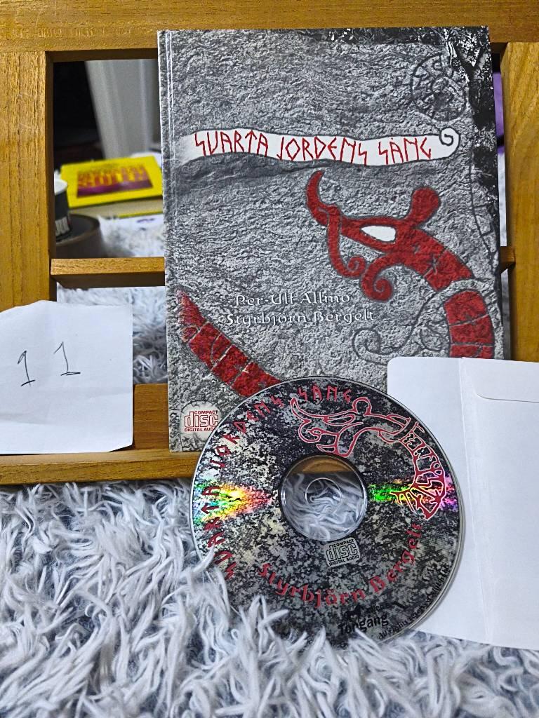 Svarta jordens s&aring;ng = [Song of the black earth]